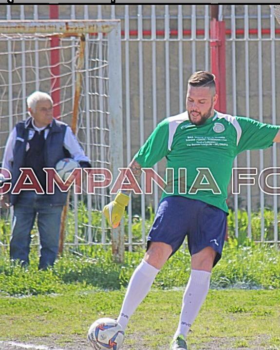 Nicola Manzella mas que un giocatore: il cuore ultras per Ponticelli