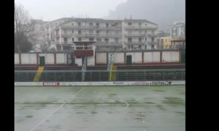 VIDEO | Pioggia forte sullo stadio Squitieri: Sarnese-Taranto si gioca regolarmente