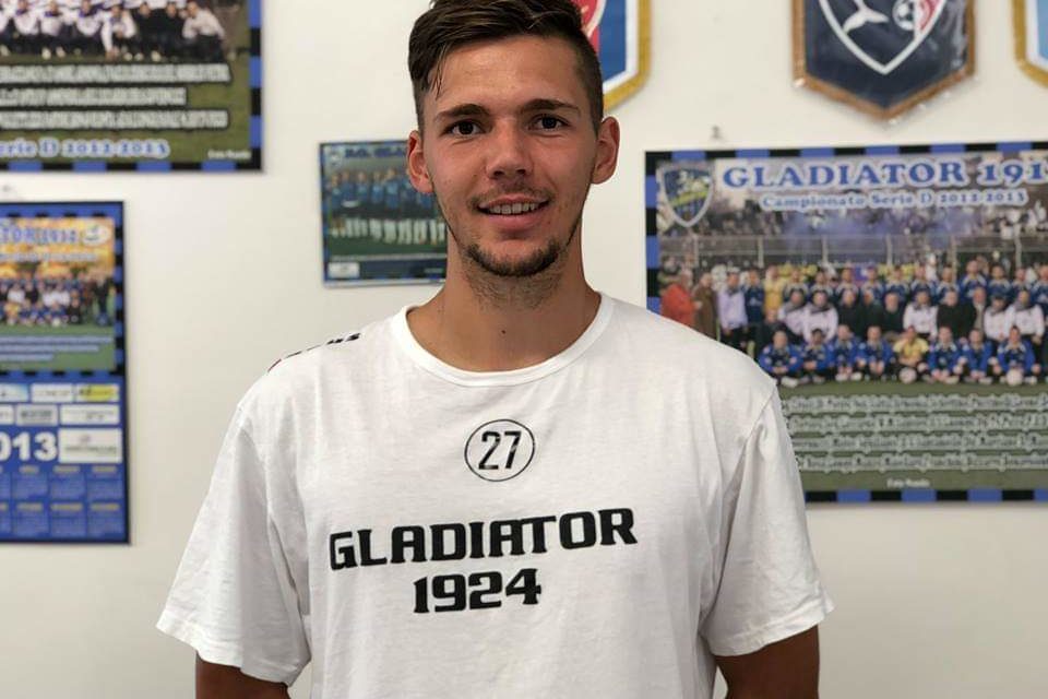 Calciomercato, il Gladiator dice addio ad un attaccante, che firma col Mondragone