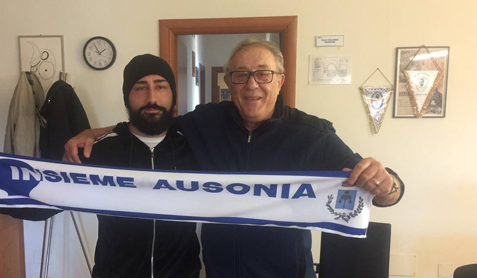 Monaco di Monaco lascia la Campania: il bomber va nel Lazio