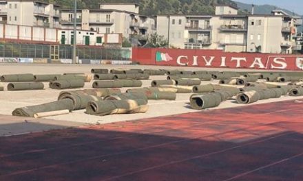 Sarno, iniziati i lavori allo Squitieri: nuovo manto erboso