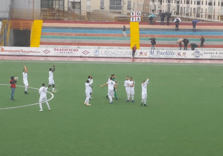 Il Savoia vince il derby e aggancia il secondo posto. Tascone e Diakite stendono il Nola