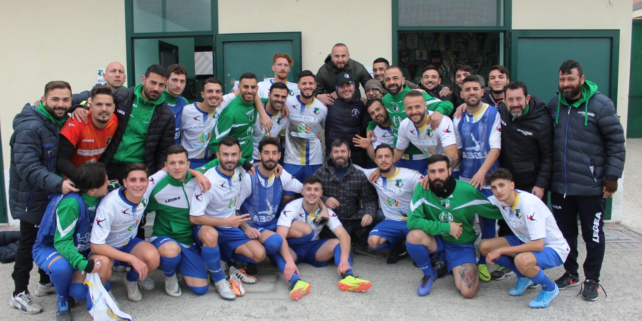 Al Saviano un derby infuocato con il Marzano. La tifoseria neroverde trascina i propri beniamini al successo.