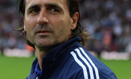 Clamoroso a Malta, Giovanni Tedesco vicino alla panchina del Valletta