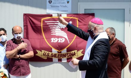 Salernitana: sala stampa e 3 campi di allenamento intitolati ai 4 tifosi scomparsi nel rogo del 1999