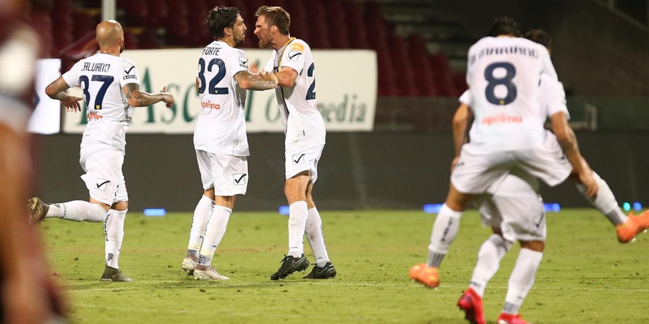 Juve Stabia – Virtus Entella: lotta Germoni – Allievi a sinistra, dal 1′ Mazzitelli e Rodriguez
