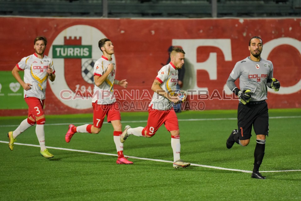 Sirene dalla Serie A per Pandolfi, la Turris prova a fare muro mentre Longo rifiuta la D