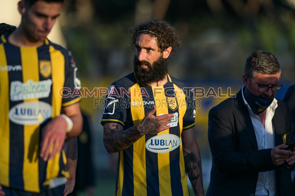 Il Palermo incarta la Juve Stabia, Valente e Saraniti eliminano le vespe