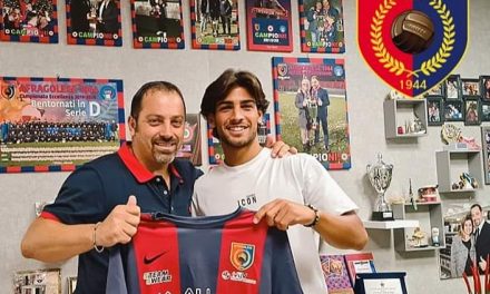UFFICIALE| Nuovo attaccante per l’Afragolese, firma Simone Sorgente