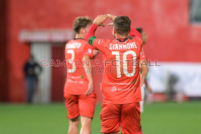 Il Catanzaro si arrende sotto i colpi di Re Giannone, la Turris vince 1-0 e continua a volare