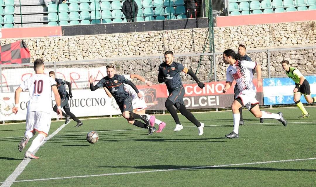 ECCELLENZA, Salernum Baronissi: lasciano 2 calciatori