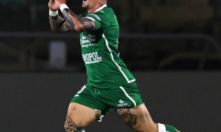 L’Avellino non ha paura della storia: impresa epica a Carrara