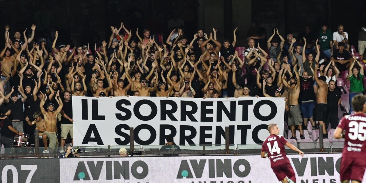 Tensione al Comune di Sorrento: ultras chiedono risposte sullo stadio