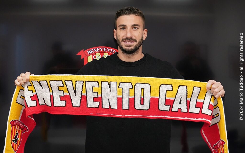 Doppio colpo dei rossoneri: il Benevento svuota il “magazzino” per il Sorrento
