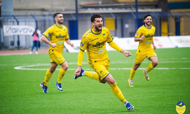 La Reggina non si ferma più: dopo Acquadro, assalto al duo della Scafatese